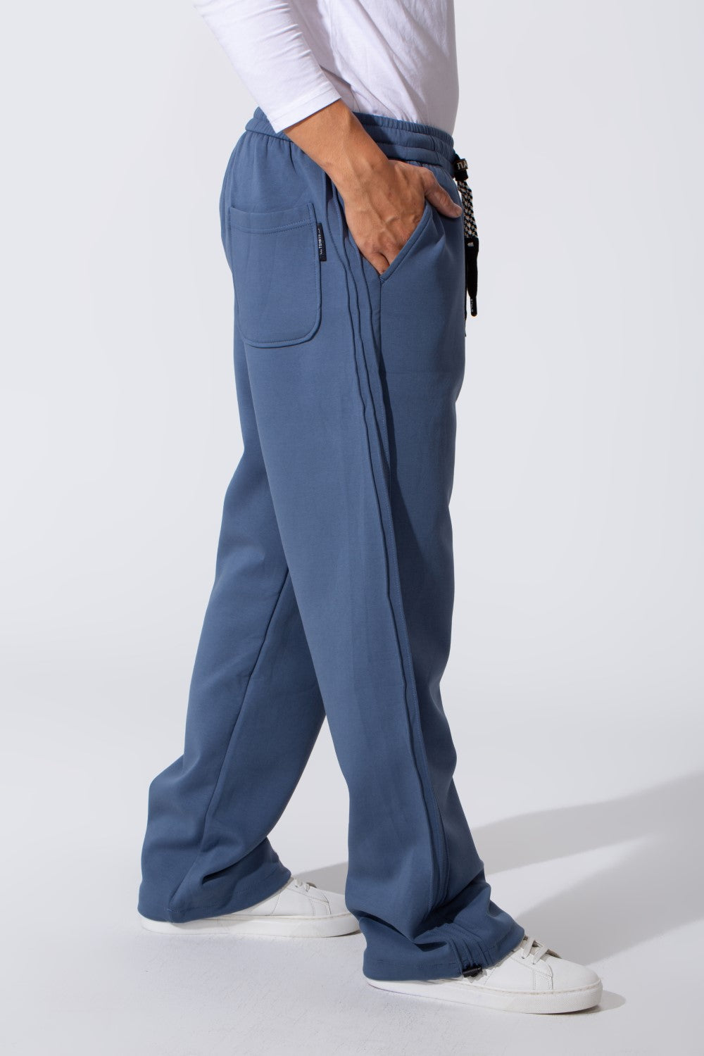 Men's Basic Wide Leg Sweatpants With A Drawstring Waist And Back Pocket