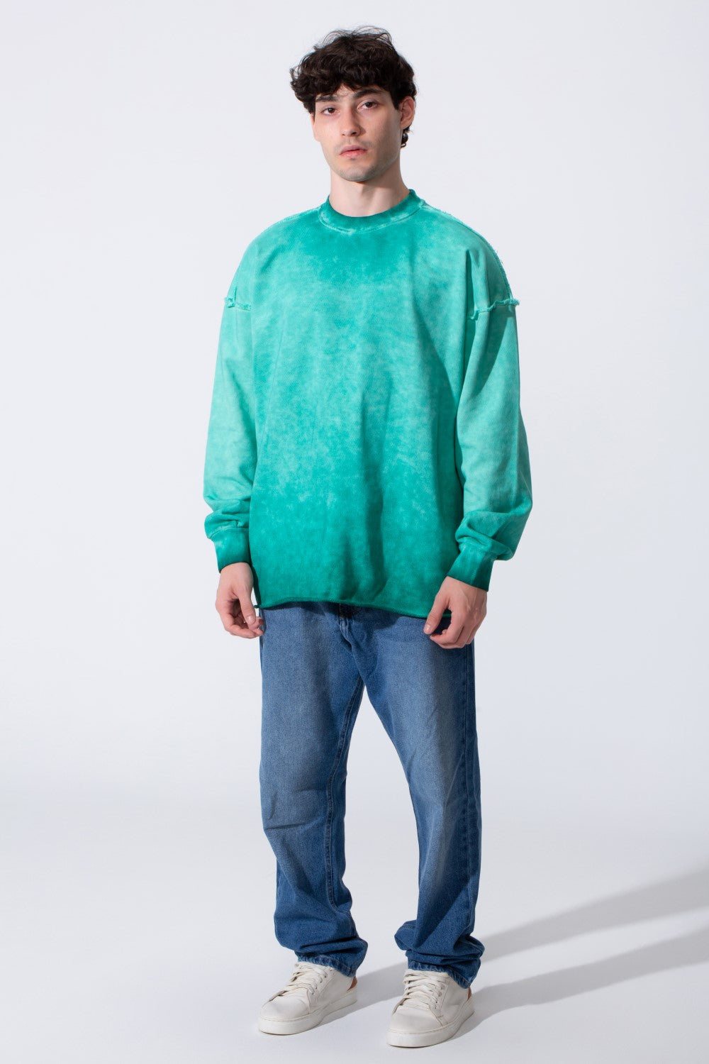 Men's Oversized Washed Sweatshirt With A Round Neck And Long Sleeves