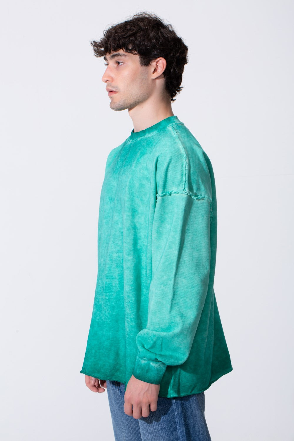 Men's Oversized Washed Sweatshirt With A Round Neck And Long Sleeves