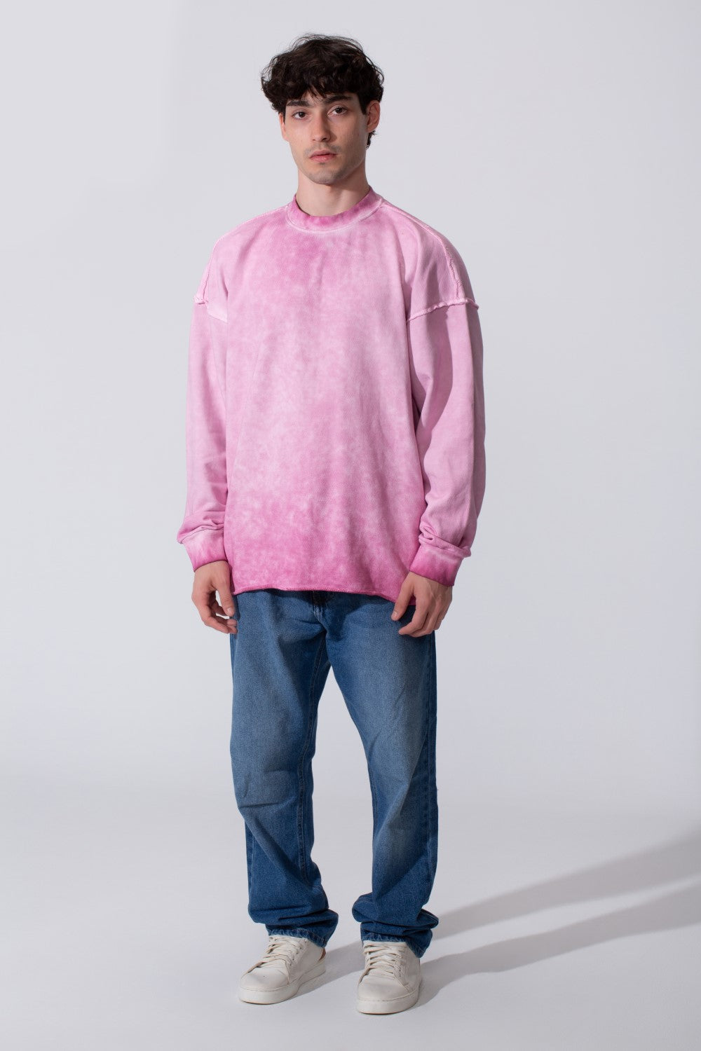 Men's Oversized Washed Sweatshirt With A Round Neck And Long Sleeves