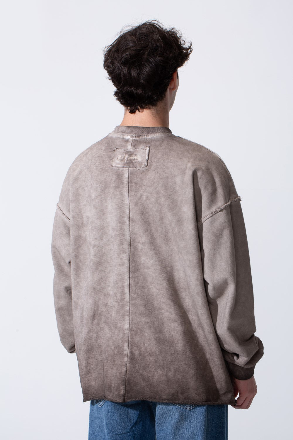 Men's Oversized Washed Sweatshirt With A Round Neck And Long Sleeves