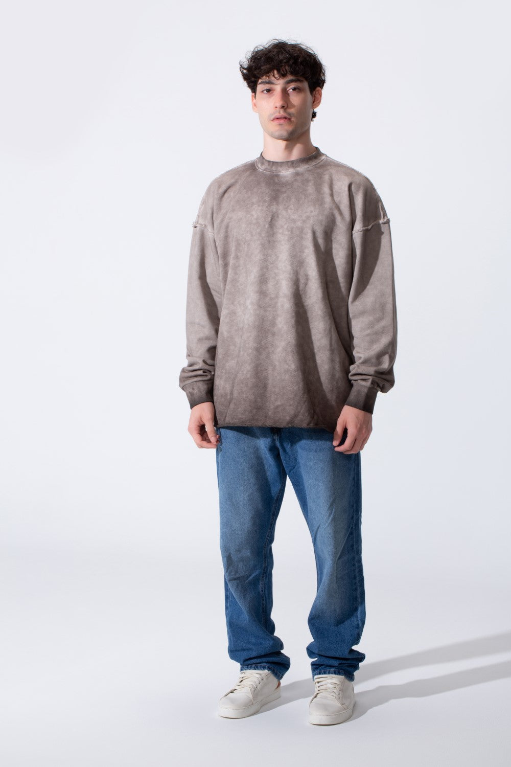 Men's Oversized Washed Sweatshirt With A Round Neck And Long Sleeves