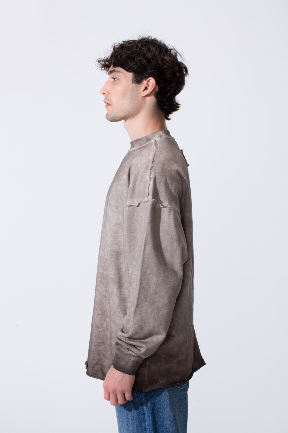 Men's Oversized Washed Sweatshirt With A Round Neck And Long Sleeves