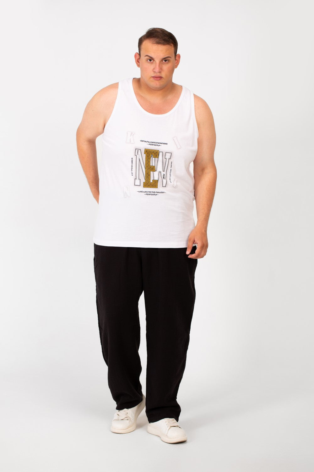 تي شيرت رجالي صيفي كبير الحجم بطبعة أمامية وقطعة عصرية