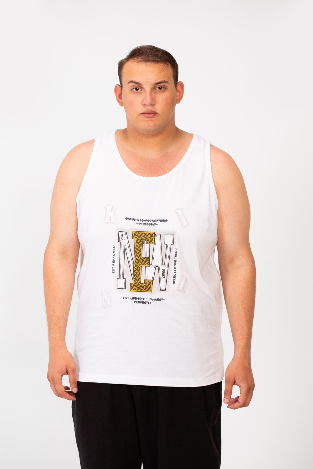 تي شيرت رجالي صيفي كبير الحجم بطبعة أمامية وقطعة عصرية