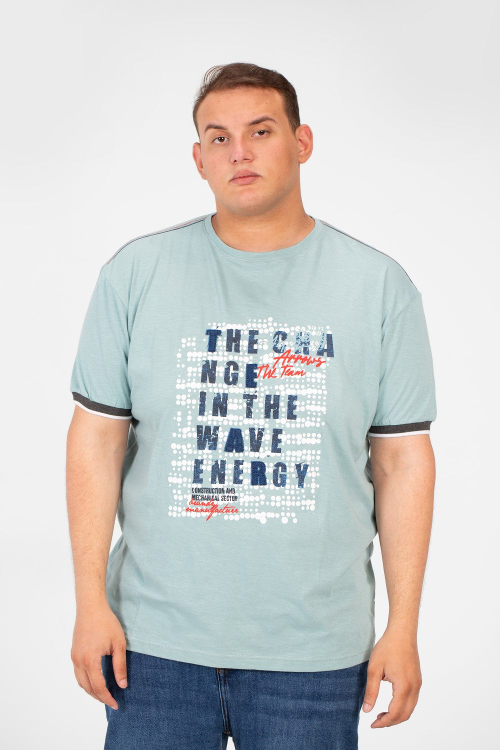 تي شيرت رجالي كبير الحجم برقبة دائرية وطبعة أمامية وأكمام قصيرة