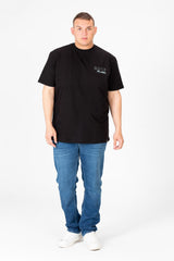 تي شيرت رجالي كبير الحجم برقبة دائرية مع طباعة نصية