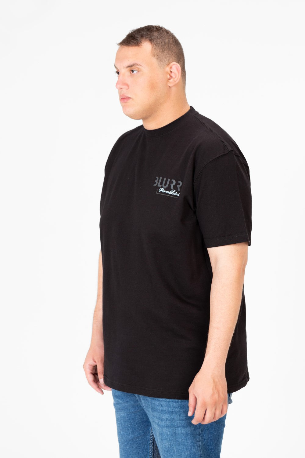 تي شيرت رجالي كبير الحجم برقبة دائرية مع طباعة نصية