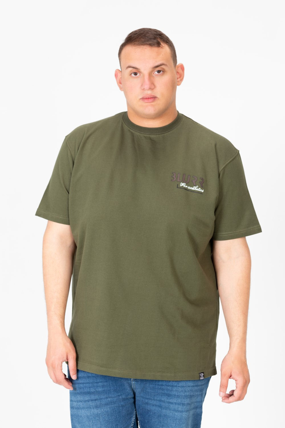 تي شيرت رجالي كبير الحجم برقبة دائرية مع طباعة نصية