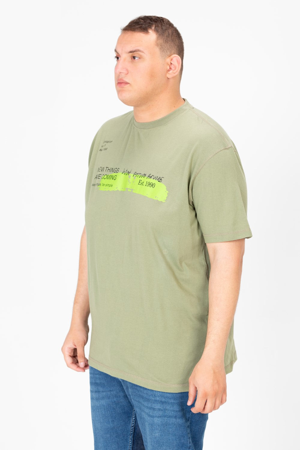 تي شيرت رجالي مطبوع برقبة دائرية ومقاس كبير