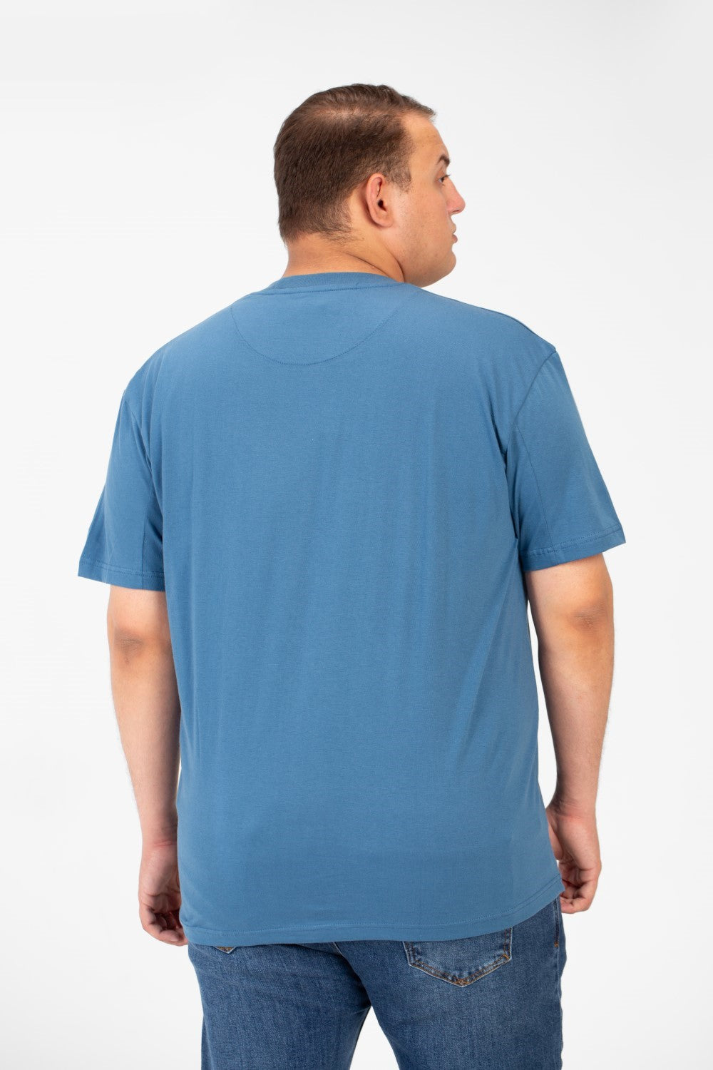 تي شيرت رجالي كبير الحجم برقبة دائرية وأكمام قصيرة مع طبعة سيارة أمامية