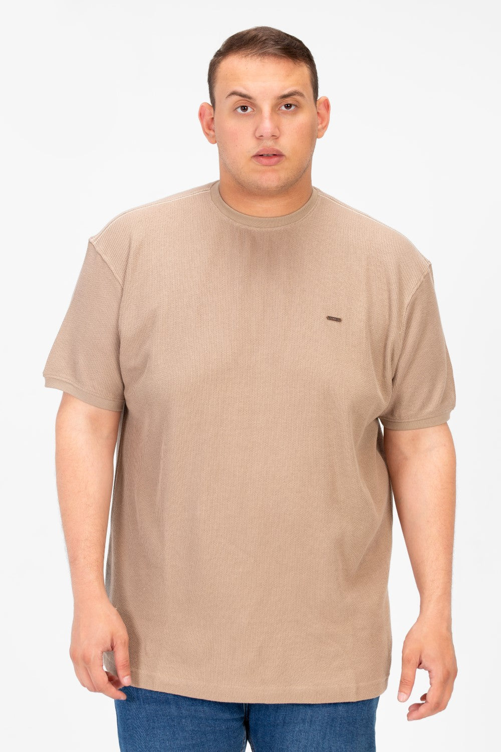 تي شيرت رجالي أساسي بنصف كم ومقاس كبير مصنوع من خامة عالية الجودة