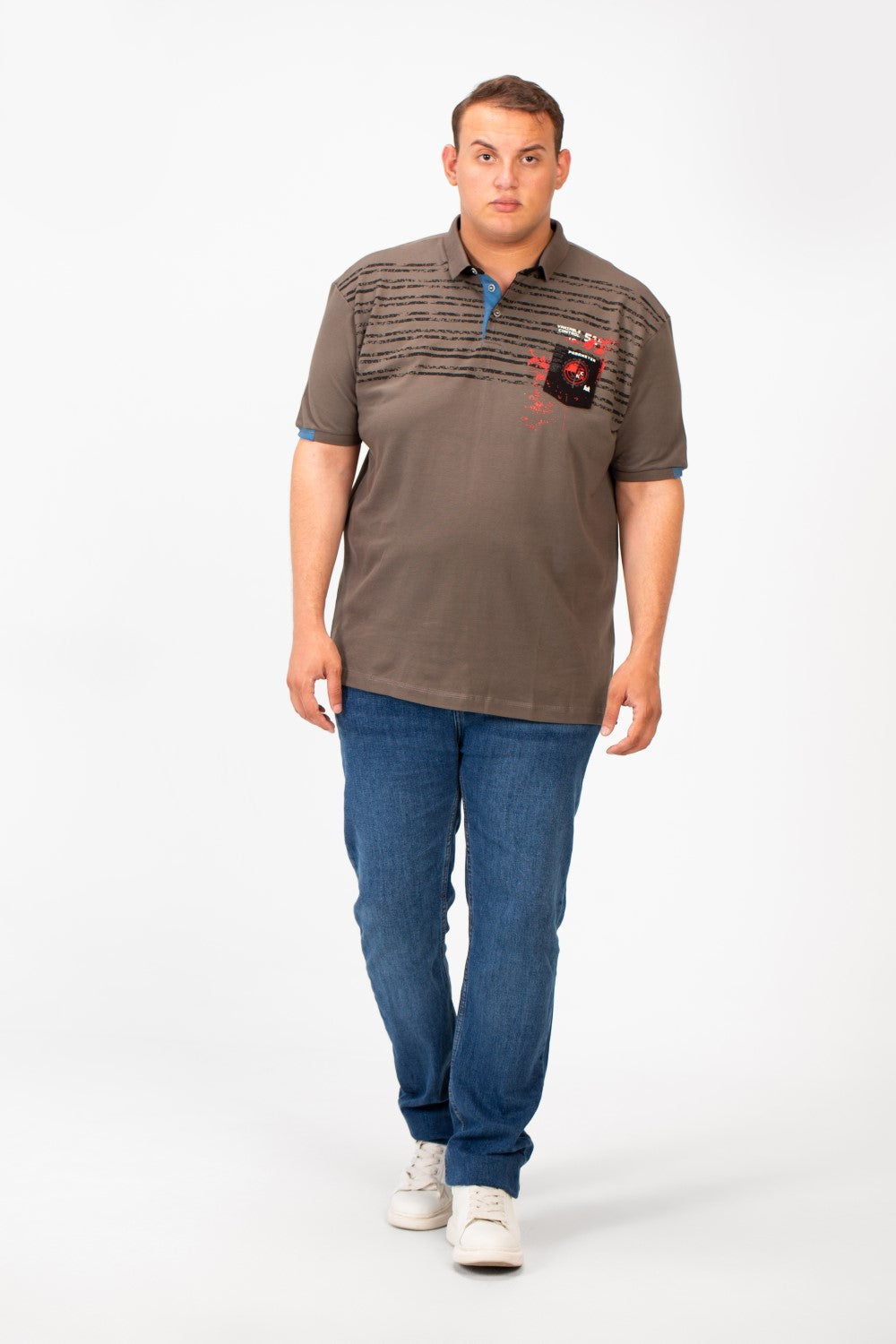 تي شيرت بولو رجالي كبير الحجم بأكمام قصيرة وطبعة أمامية وجيب