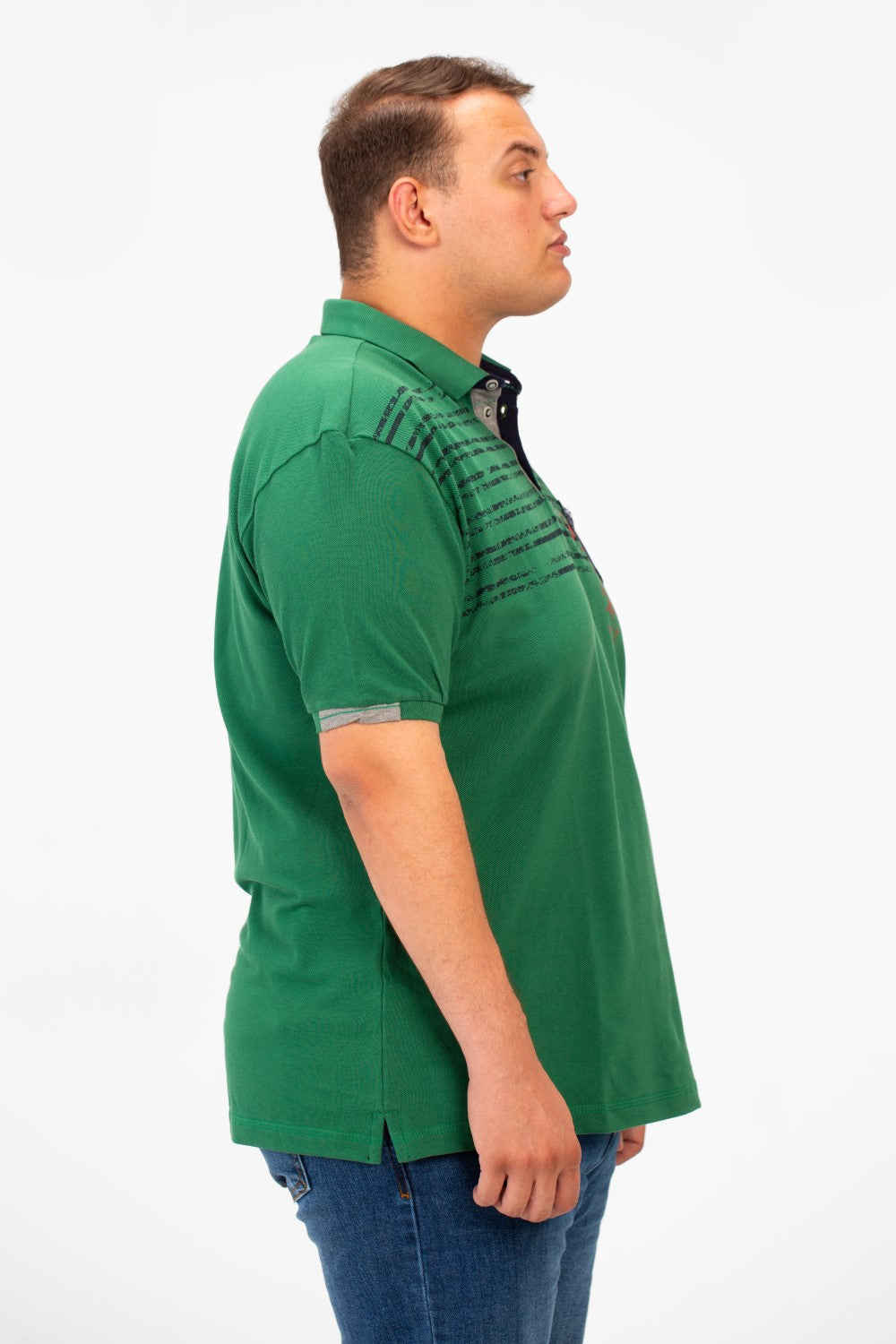 تي شيرت بولو رجالي كبير الحجم بأكمام قصيرة وطبعة أمامية وجيب