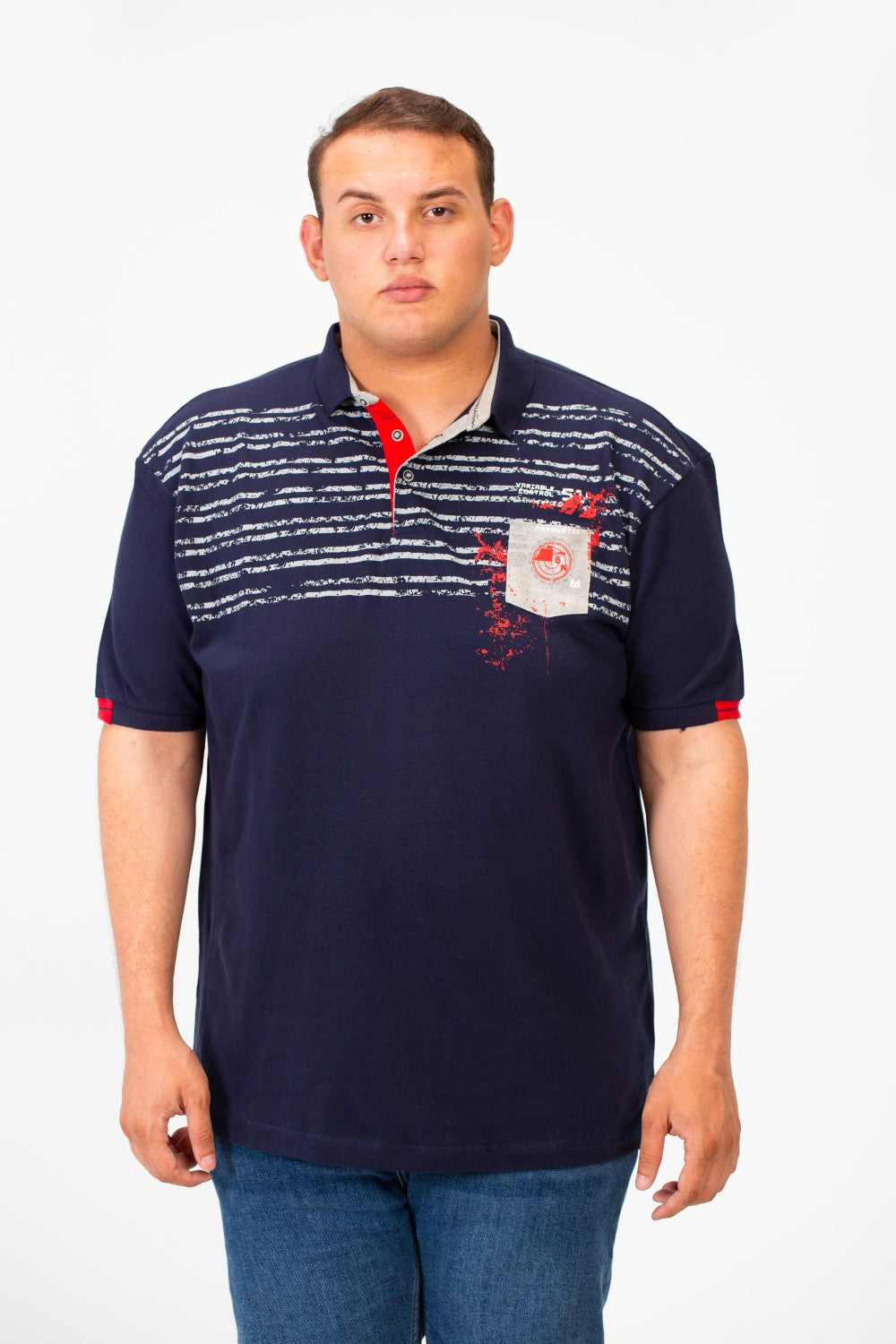 تي شيرت بولو رجالي كبير الحجم بأكمام قصيرة وطبعة أمامية وجيب