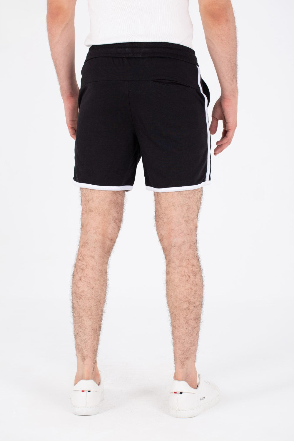 شورت ميلتون رجالي بخصر مطاطي وجيوب أمامية وخلفية