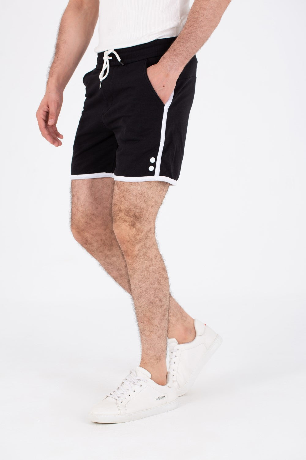شورت ميلتون رجالي بخصر مطاطي وجيوب أمامية وخلفية