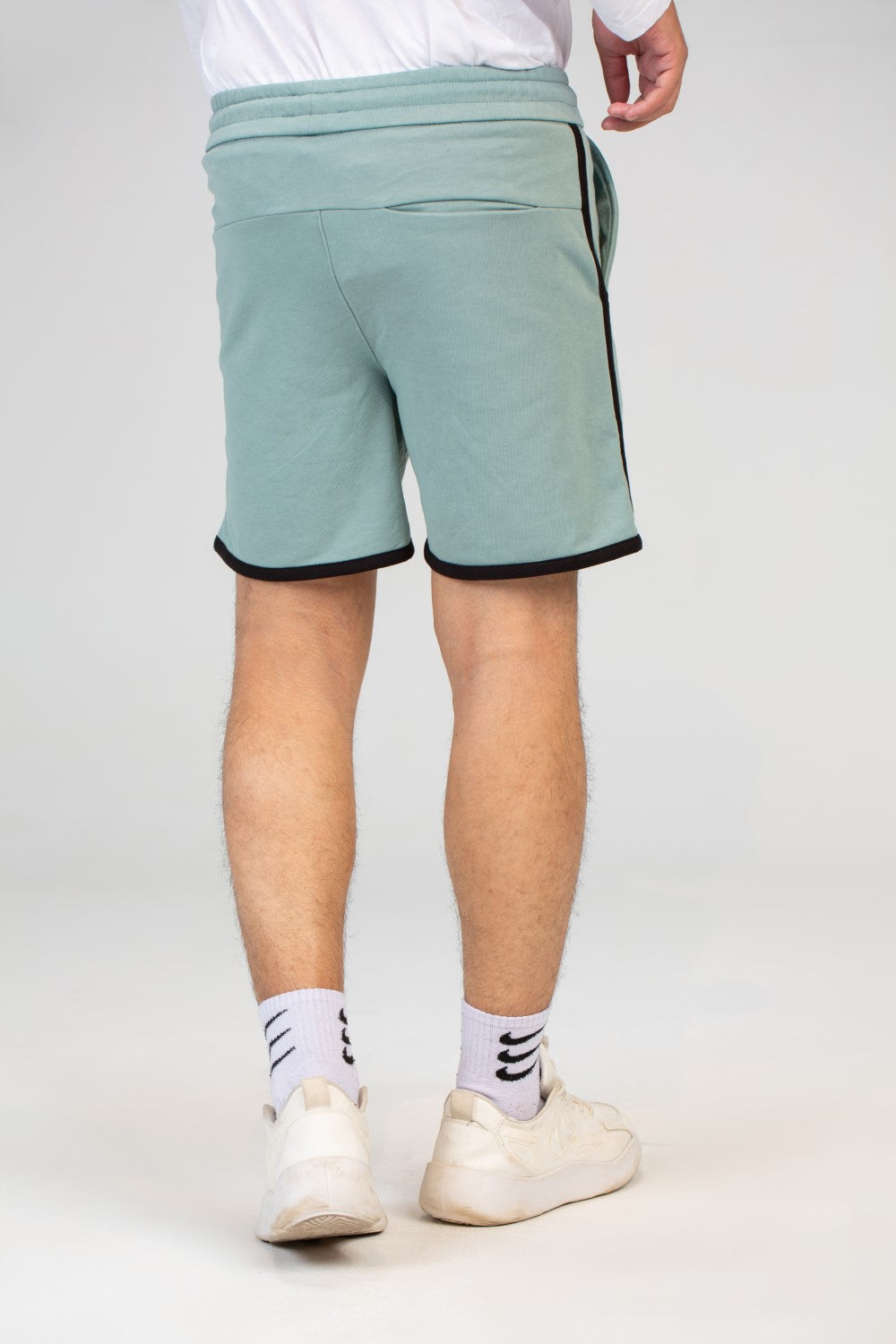 شورت ميلتون رجالي بخصر مطاطي وجيوب أمامية وخلفية