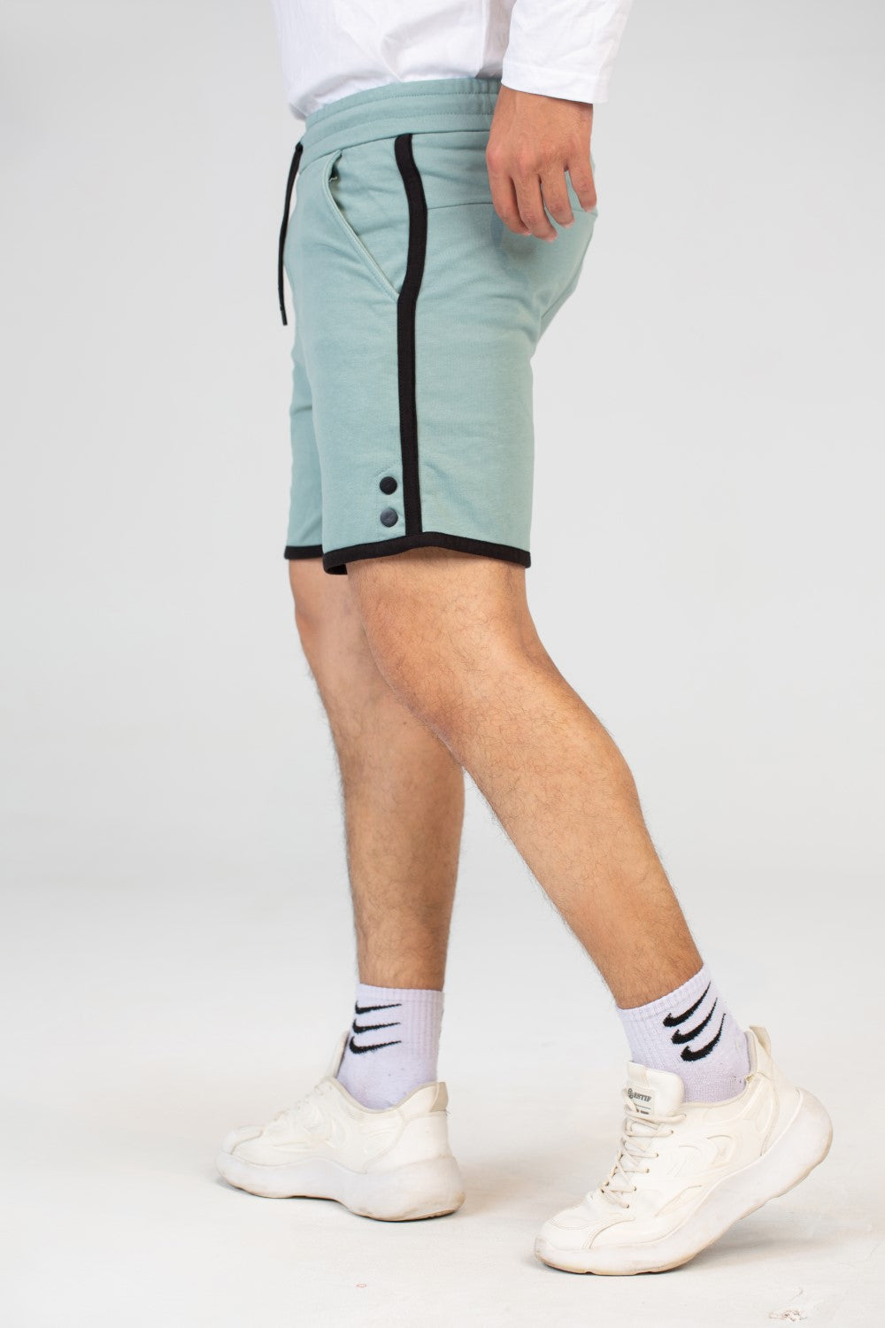 شورت ميلتون رجالي بخصر مطاطي وجيوب أمامية وخلفية