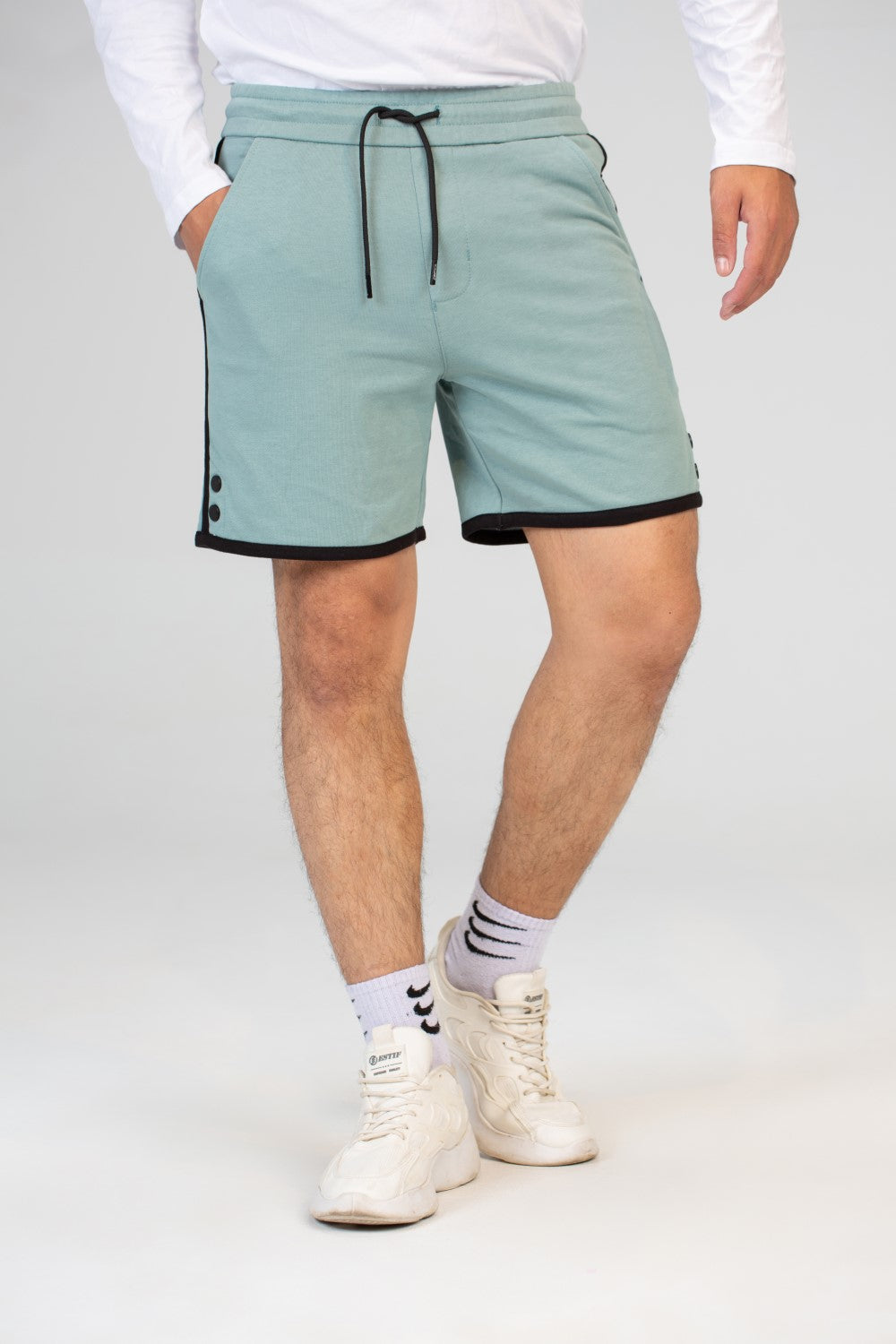 شورت ميلتون رجالي بخصر مطاطي وجيوب أمامية وخلفية