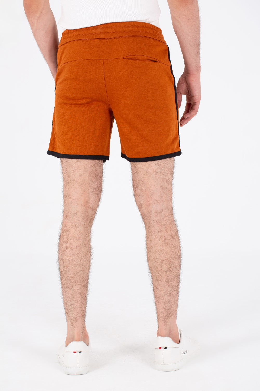 شورت ميلتون رجالي بخصر مطاطي وجيوب أمامية وخلفية