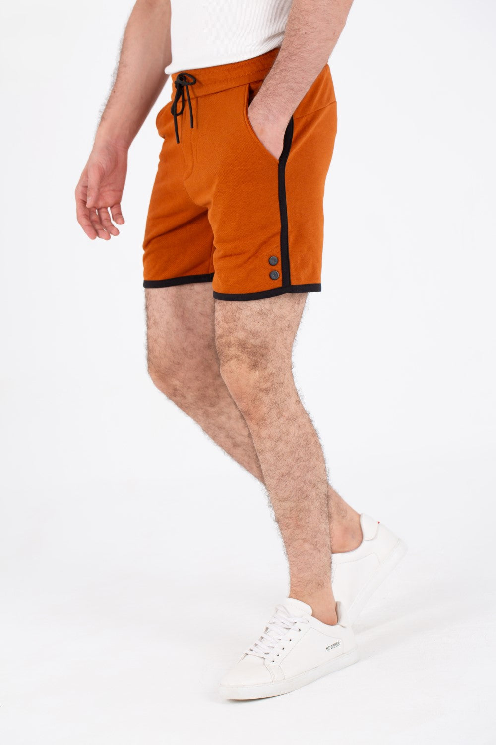 شورت ميلتون رجالي بخصر مطاطي وجيوب أمامية وخلفية