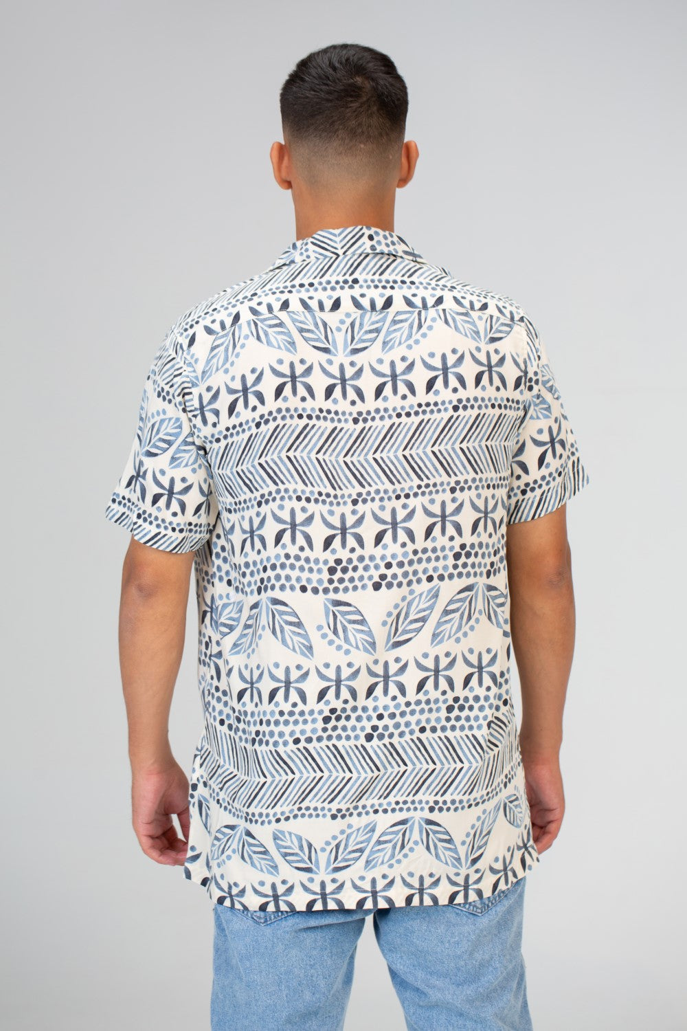 Mens Jakar Short Sleeved Slim Fit Shirt Made Of Viscose Cotton Material