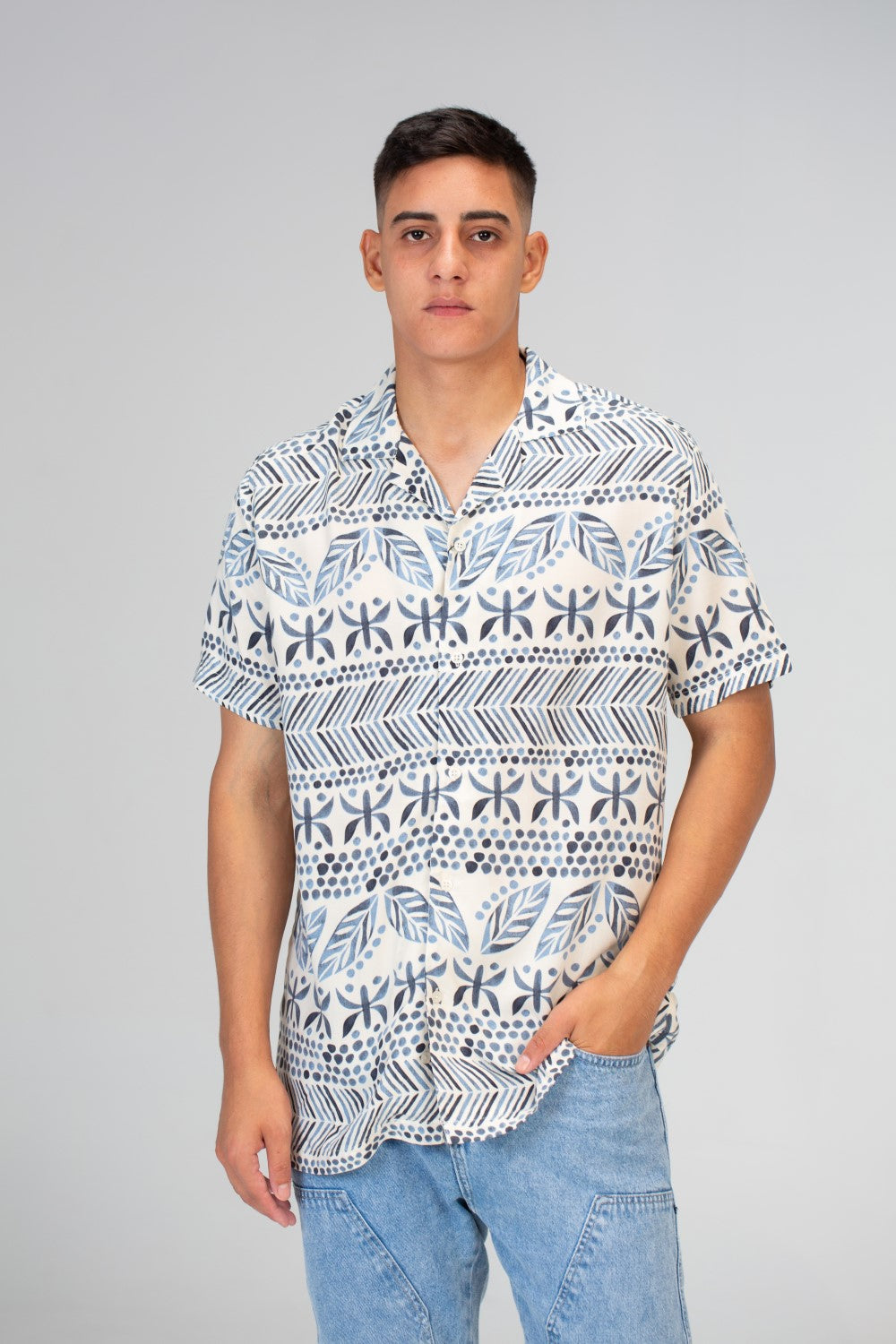 Mens Jakar Short Sleeved Slim Fit Shirt Made Of Viscose Cotton Material