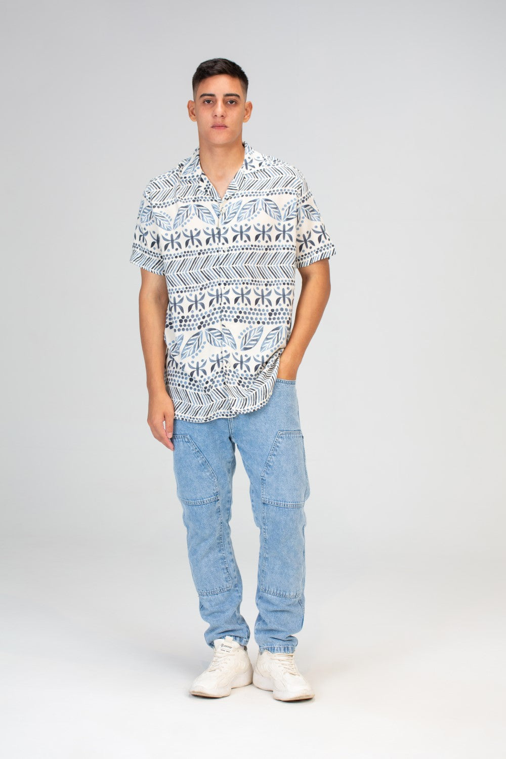 Mens Jakar Short Sleeved Slim Fit Shirt Made Of Viscose Cotton Material