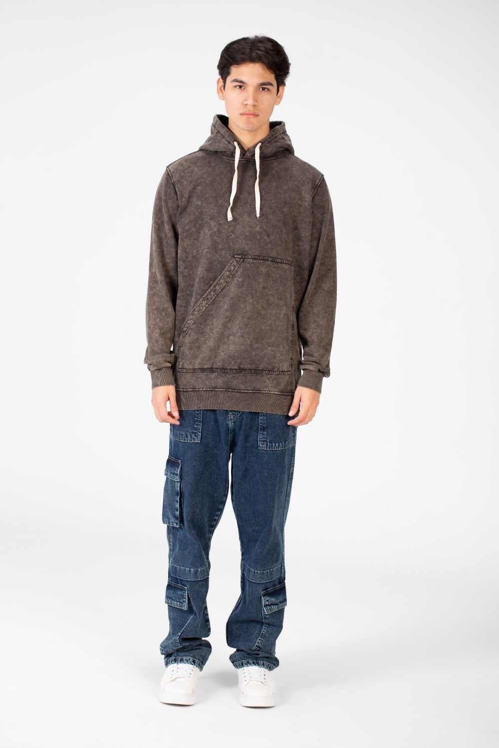 Men's Washed Hooded Sweatshirt With A Modern Pocket