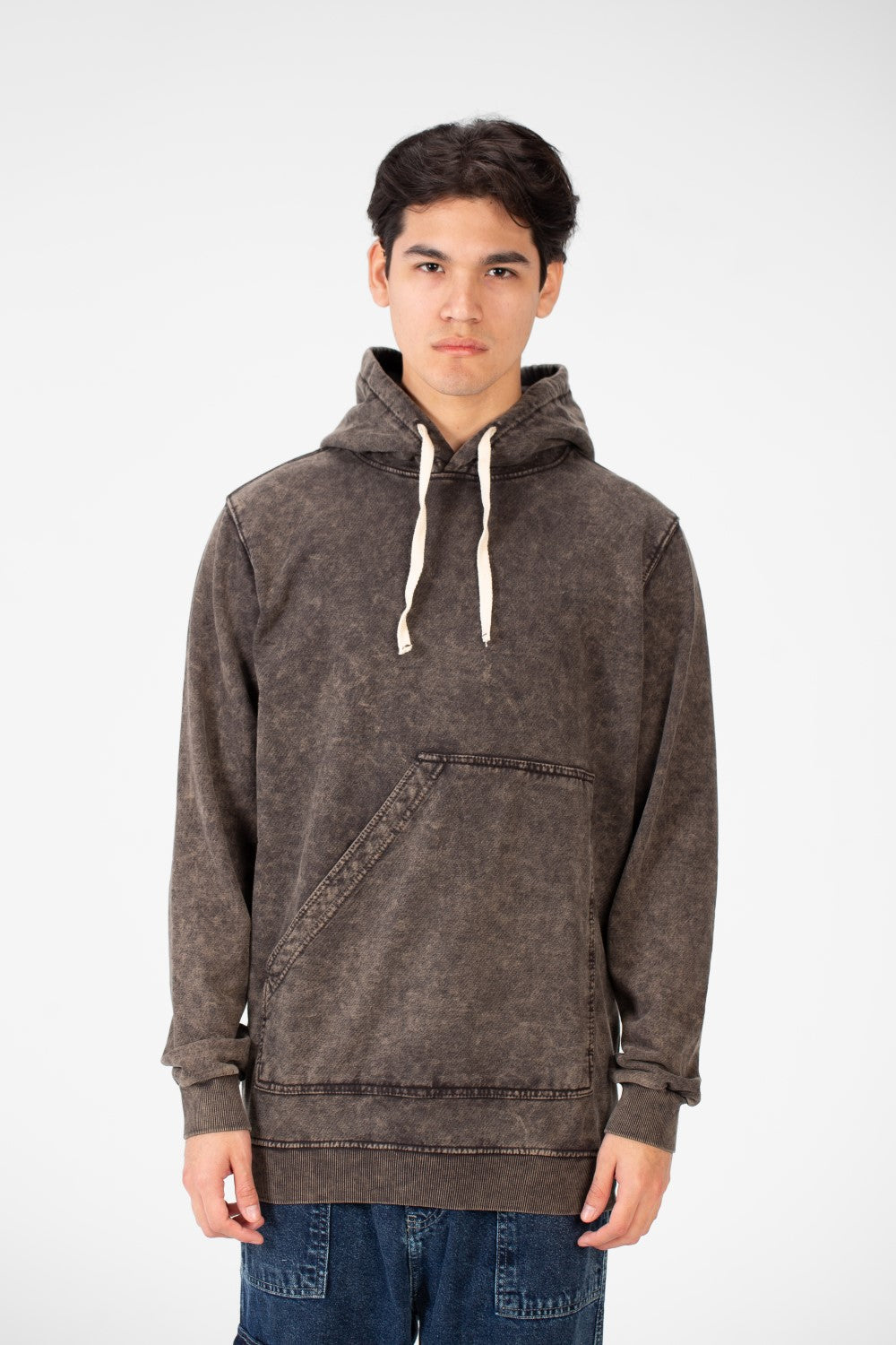 Men's Washed Hooded Sweatshirt With A Modern Pocket