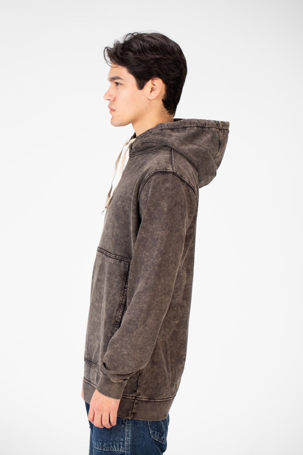 Men's Washed Hooded Sweatshirt With A Modern Pocket