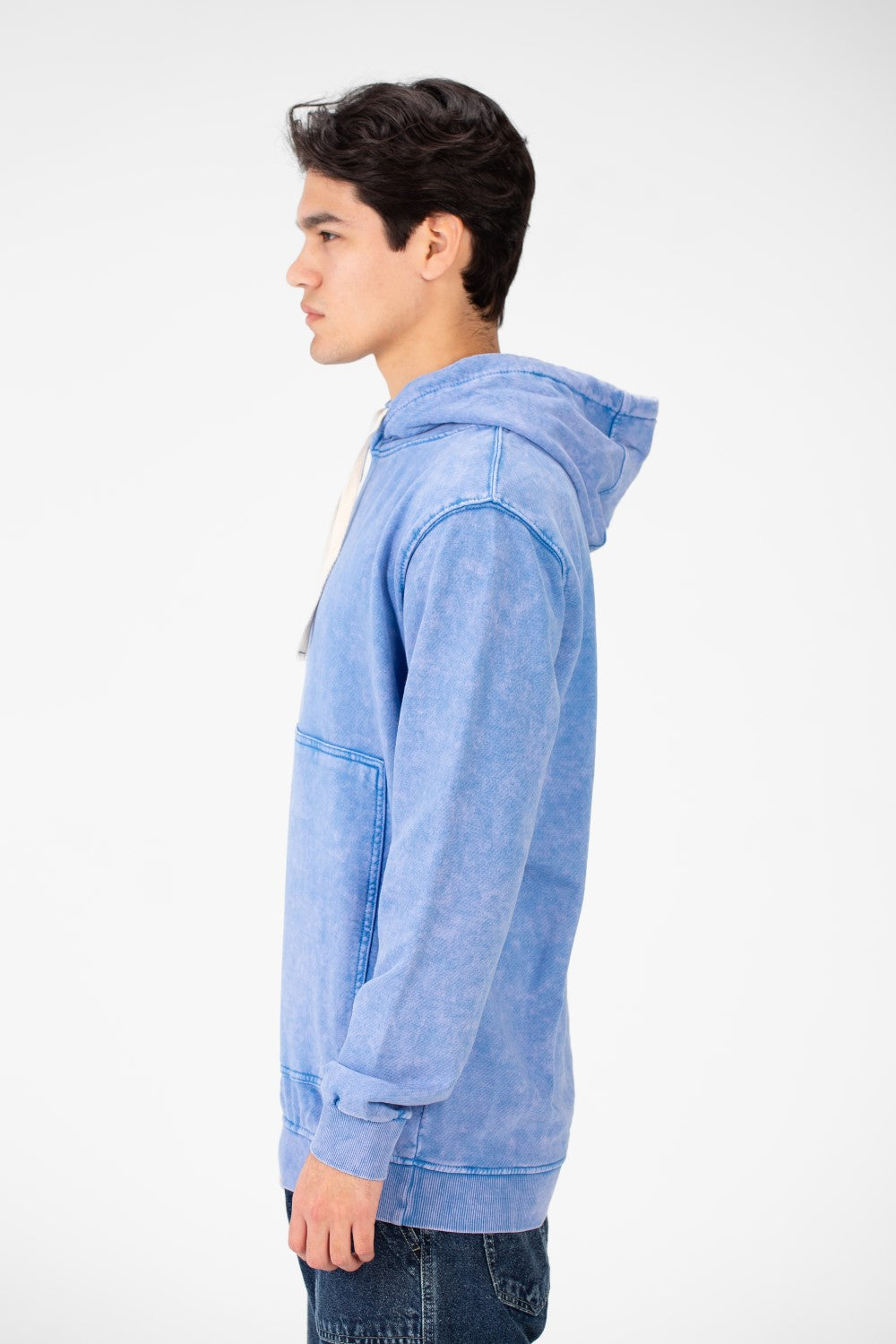 Men's Washed Hooded Sweatshirt With A Modern Pocket