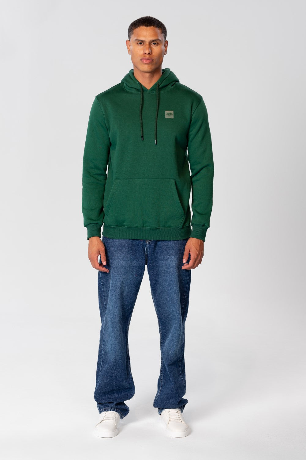 سويت شيرت هودي رجالي Slim Fit أساسي بجيب أمامي