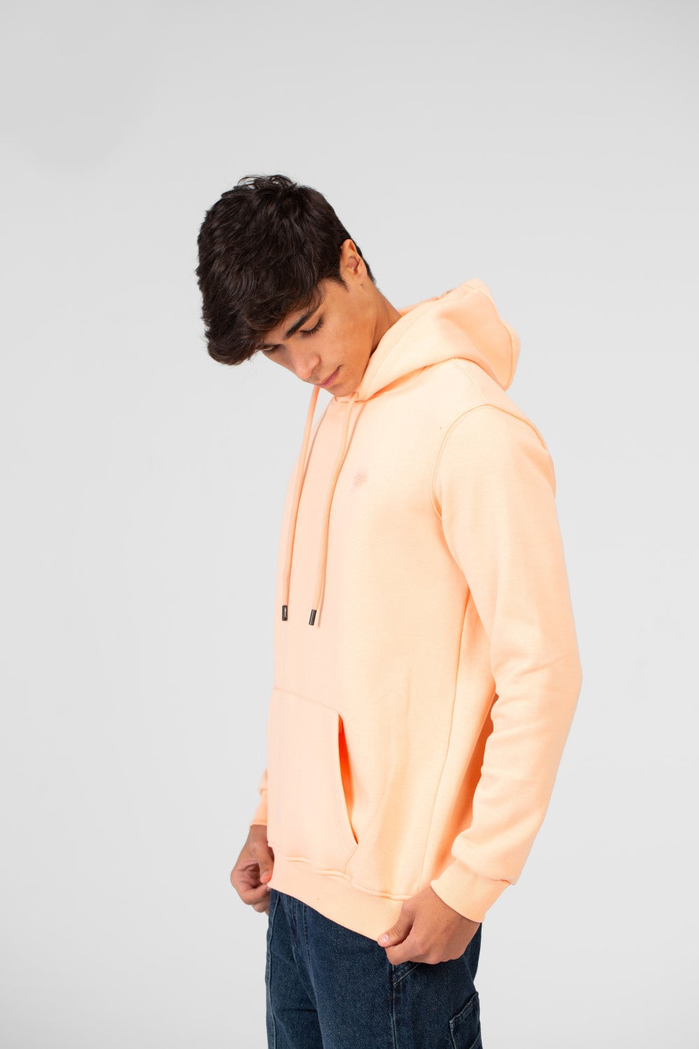 سويت شيرت هودي رجالي Slim Fit أساسي بجيب أمامي