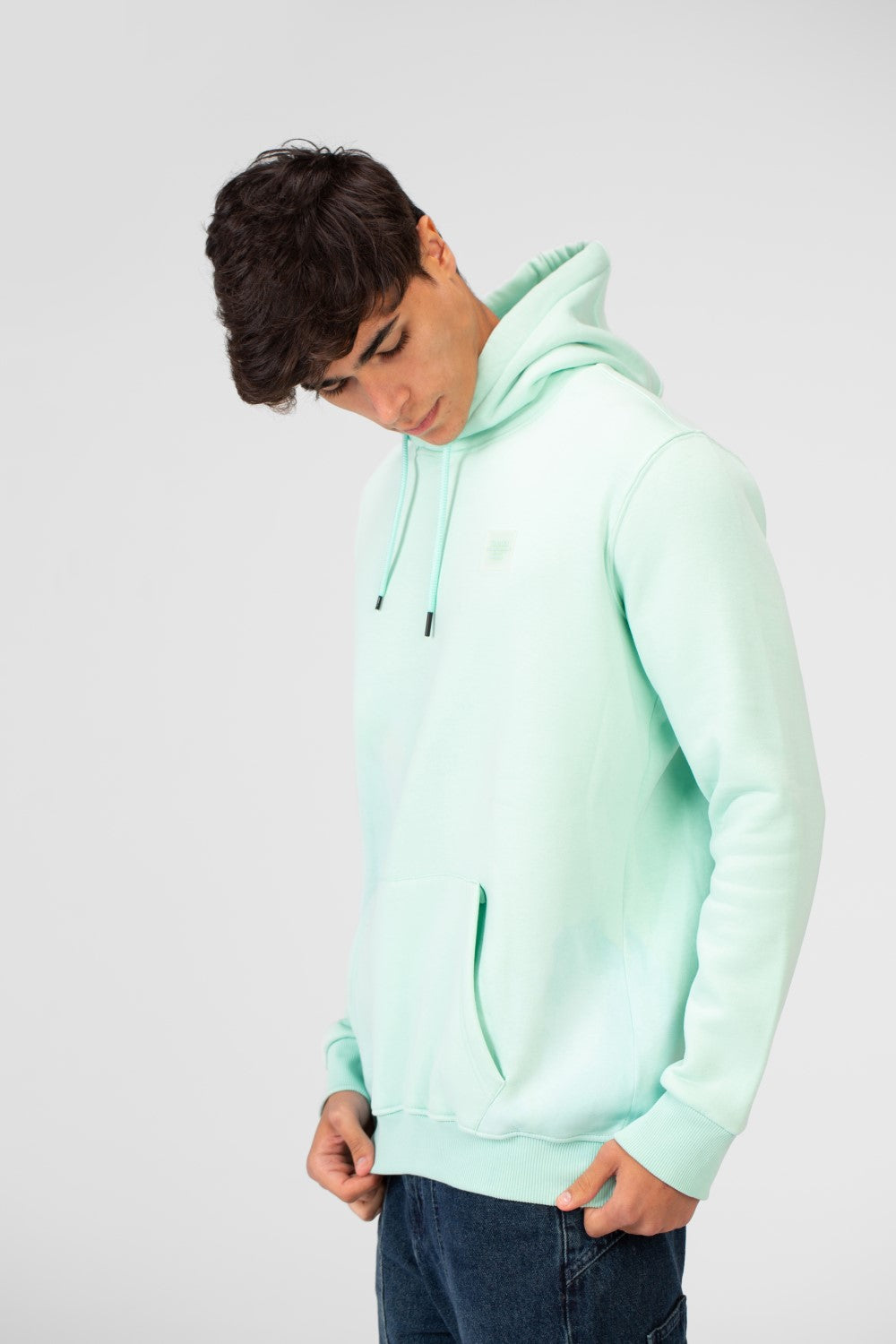 سويت شيرت هودي رجالي Slim Fit أساسي بجيب أمامي