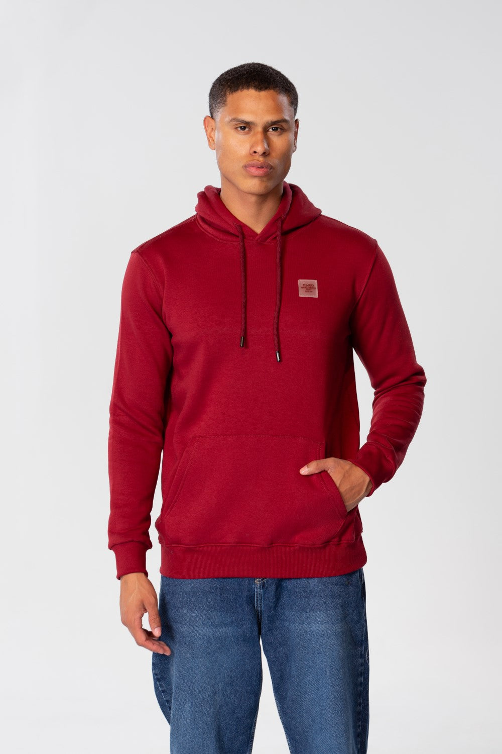 سويت شيرت هودي رجالي Slim Fit أساسي بجيب أمامي