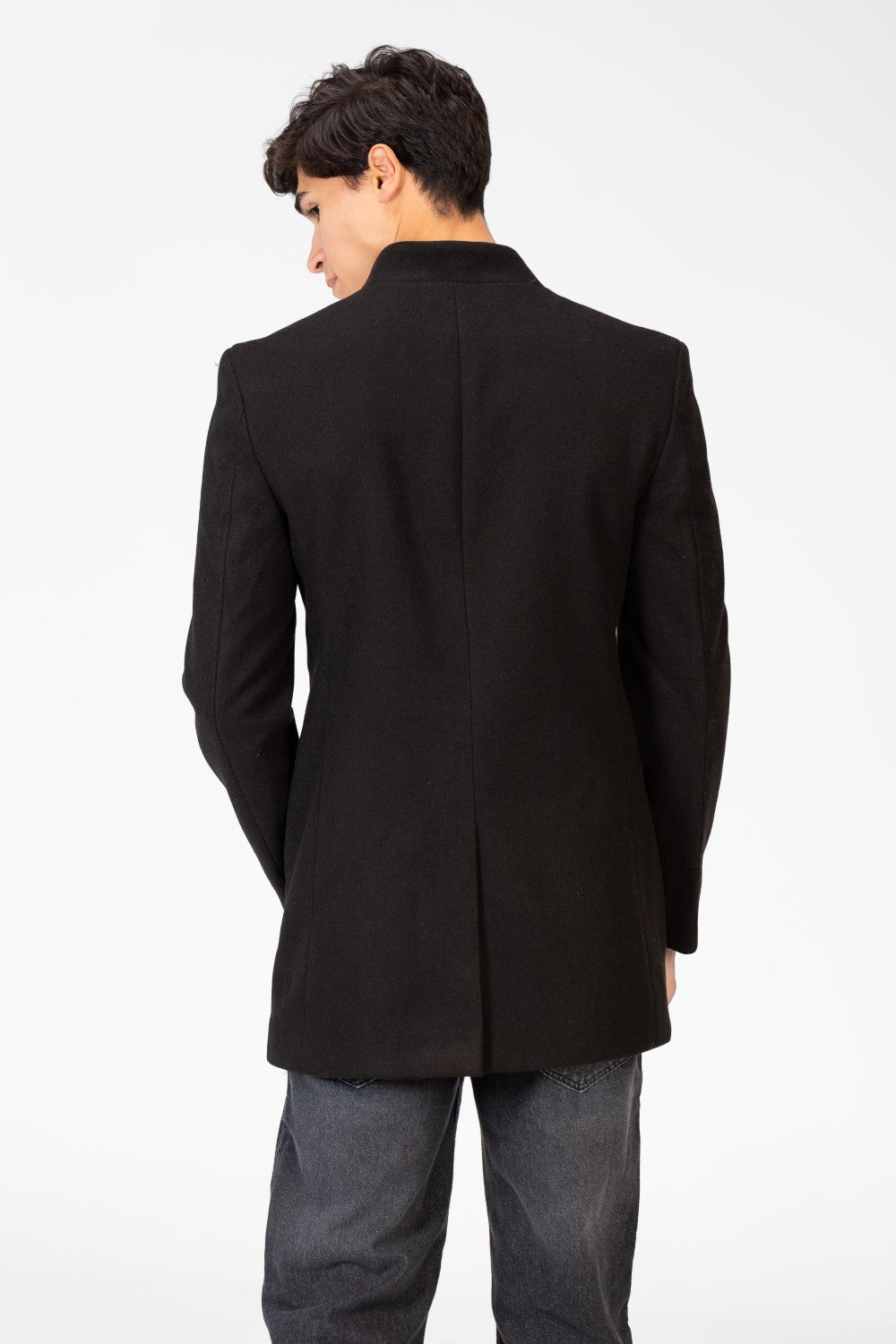 Men's Gogh Coat With Front Buttons And A Modern Cut