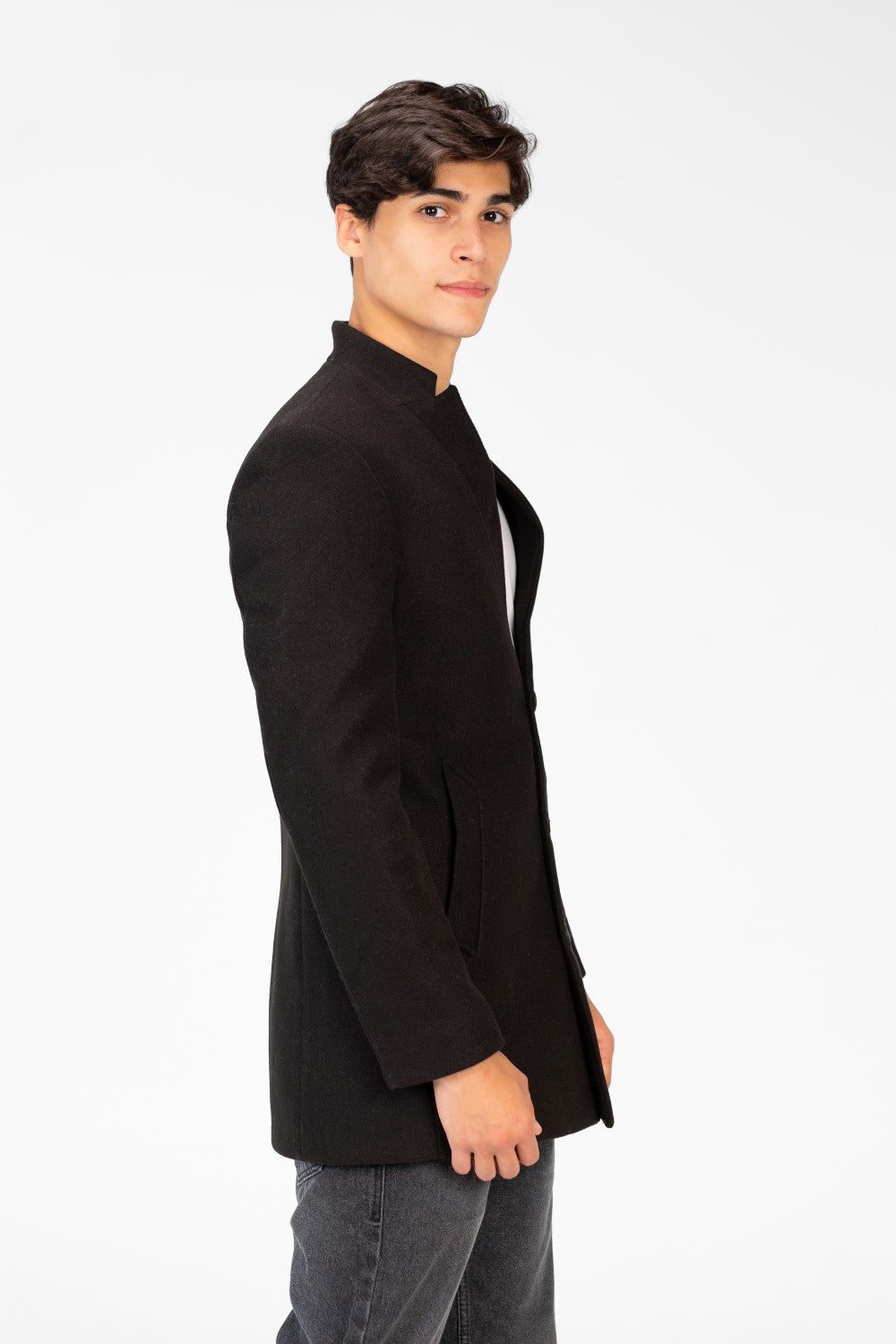 Men's Gogh Coat With Front Buttons And A Modern Cut