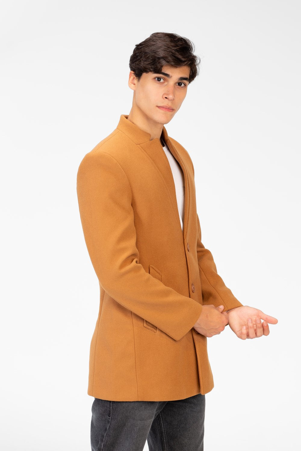 Men's Gogh Coat With Front Buttons And A Modern Cut