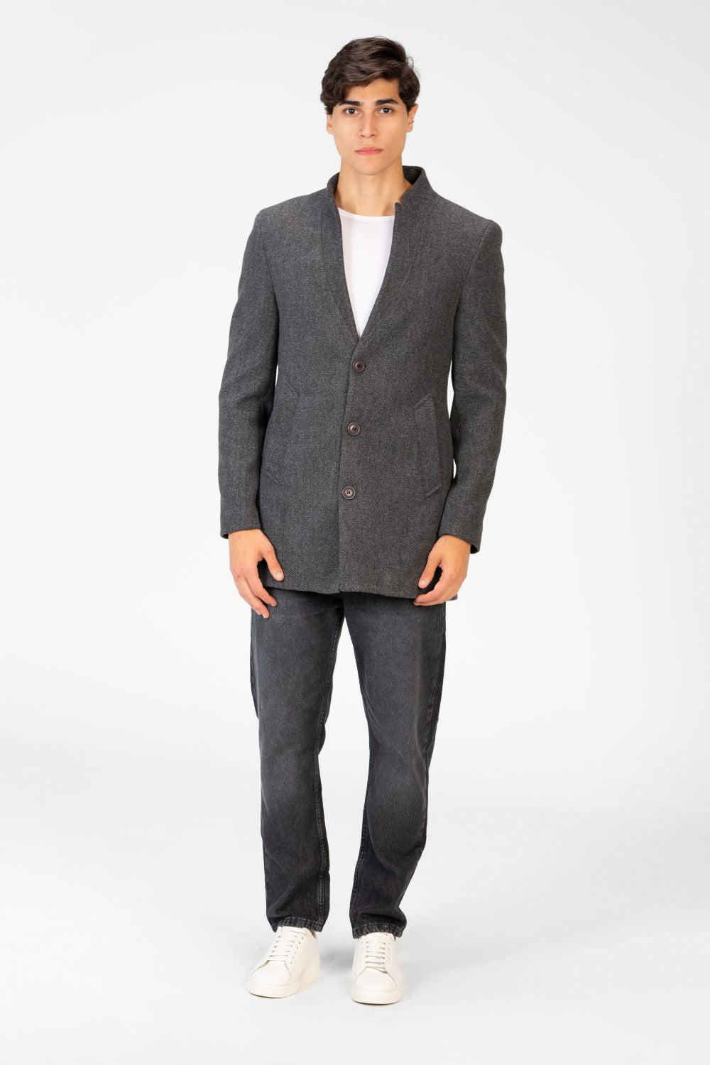 Men's Gogh Coat With Front Buttons And A Modern Cut