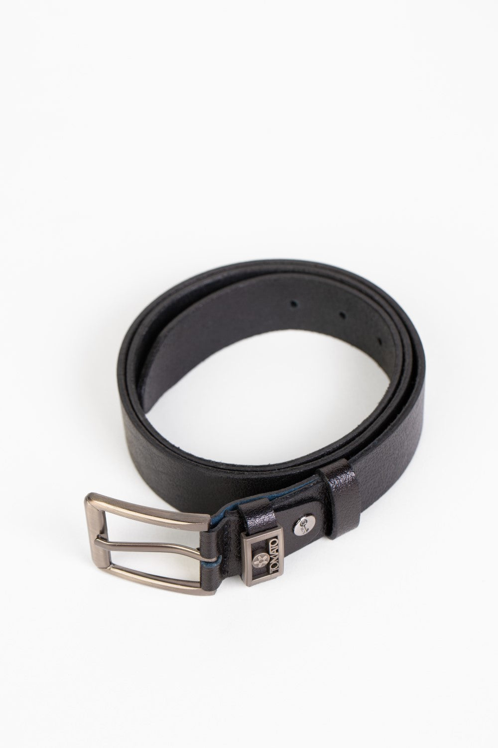 حزام جلد كاجوال رجالي بسيط مع تفاصيل أساسية