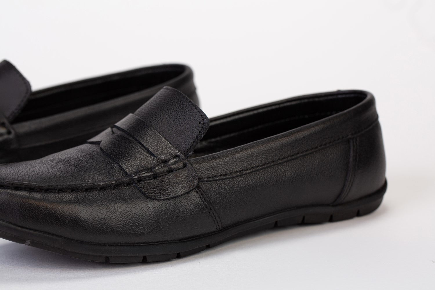 Mens Leather Shoes With High Quality Material And Basic Colors