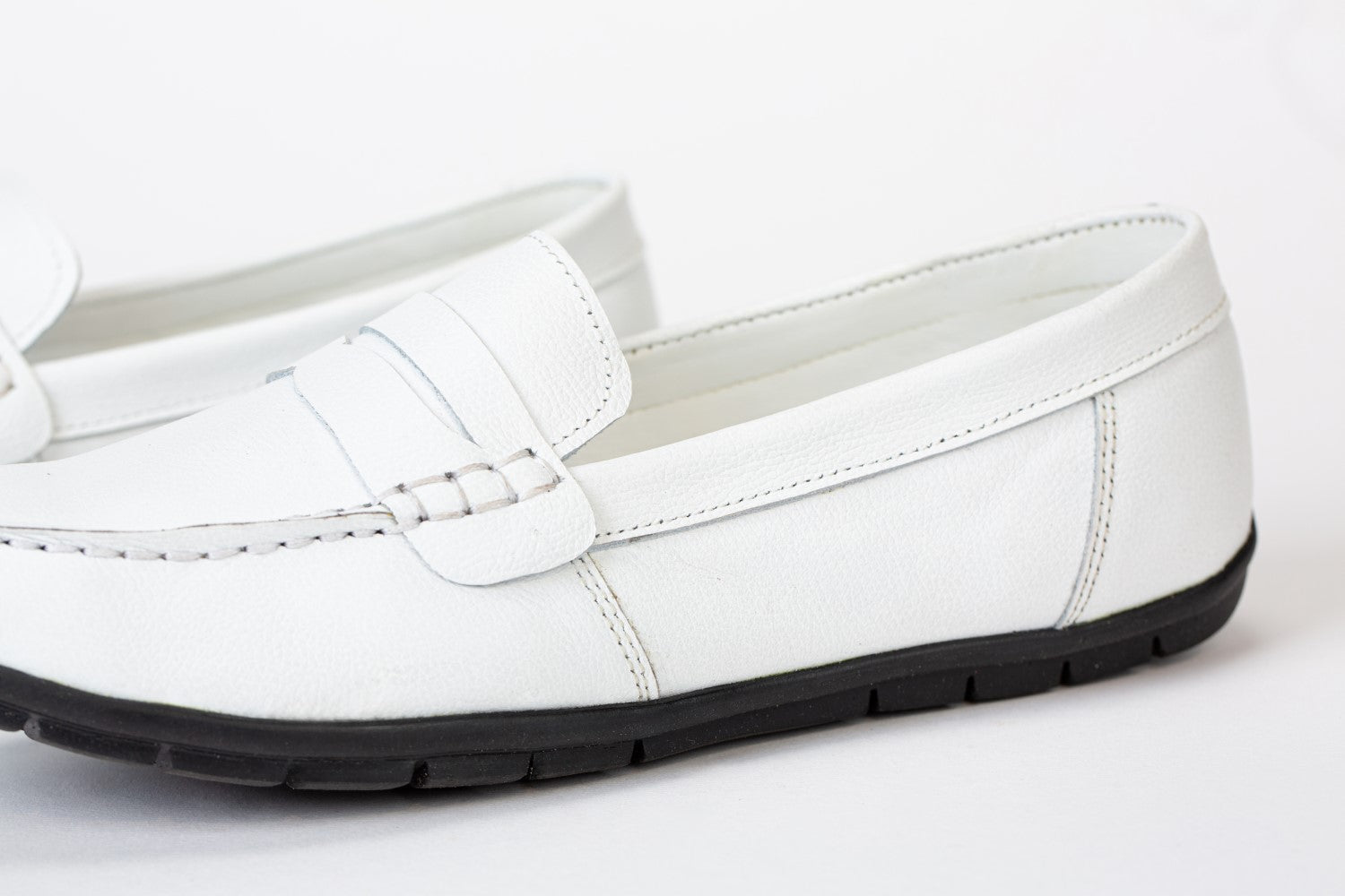 Mens Leather Shoes With High Quality Material And Basic Colors