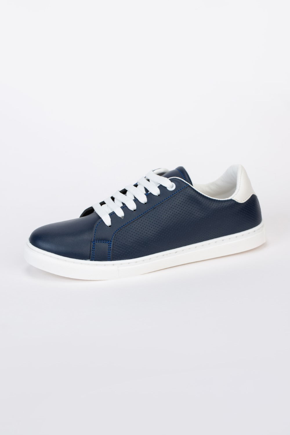 Mens Basic Sneakers Shoes With A Simple Design For Daily Use