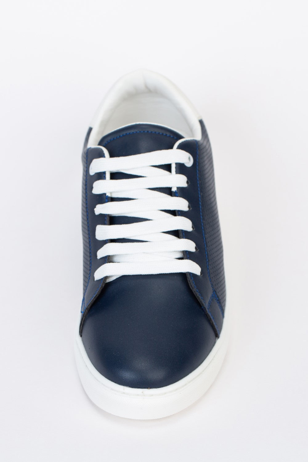 Mens Basic Sneakers Shoes With A Simple Design For Daily Use