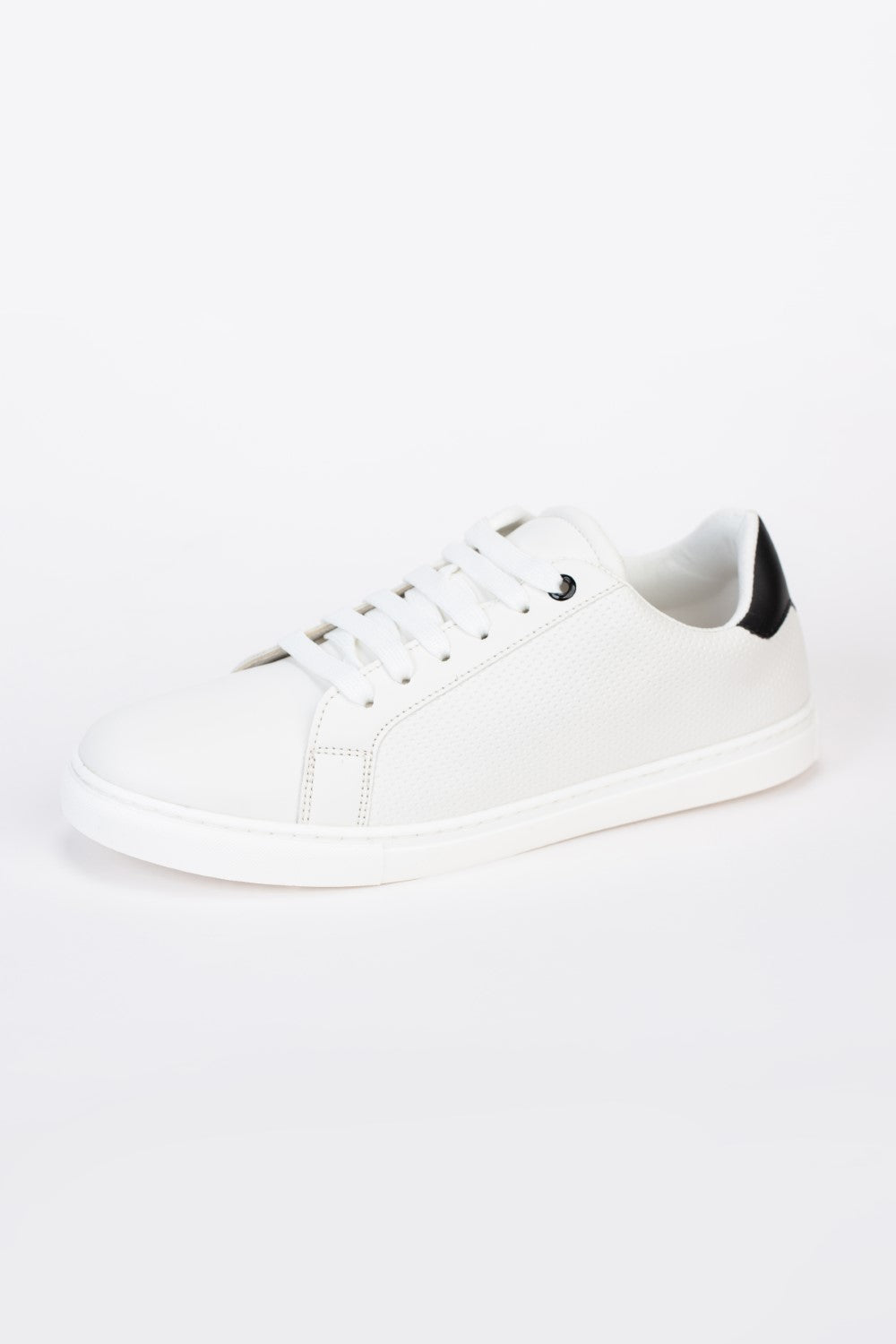 Mens Basic Sneakers Shoes With A Simple Design For Daily Use