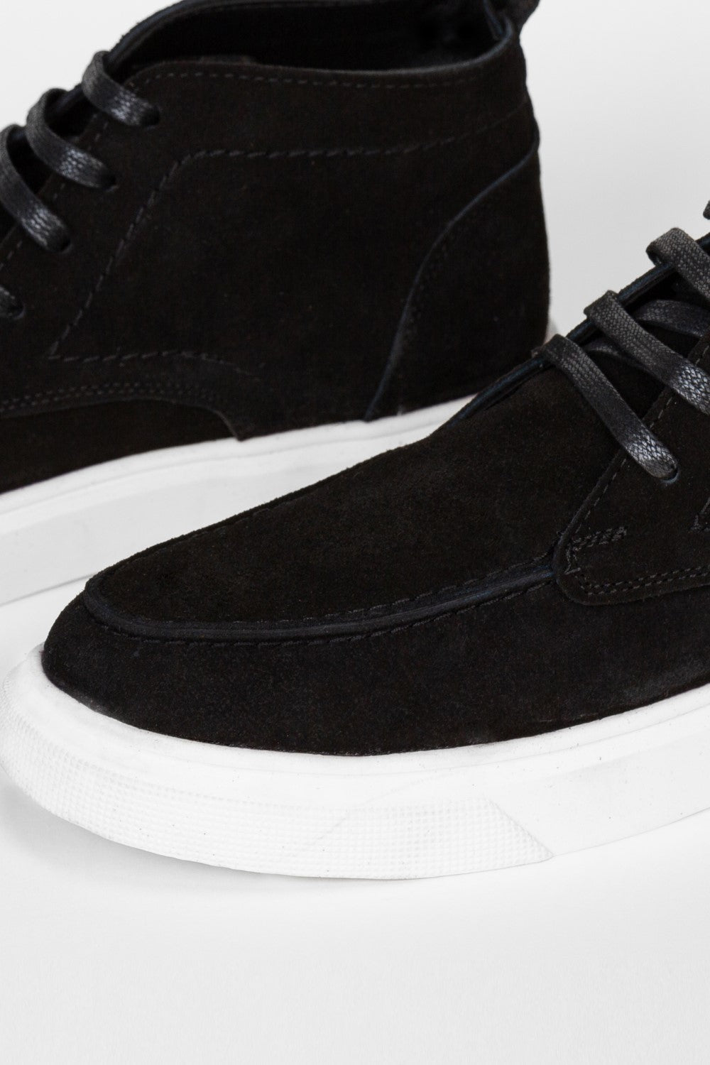 أحذية رجالية عالية الرقبة من الجلد المدبوغ بتصميم عصري