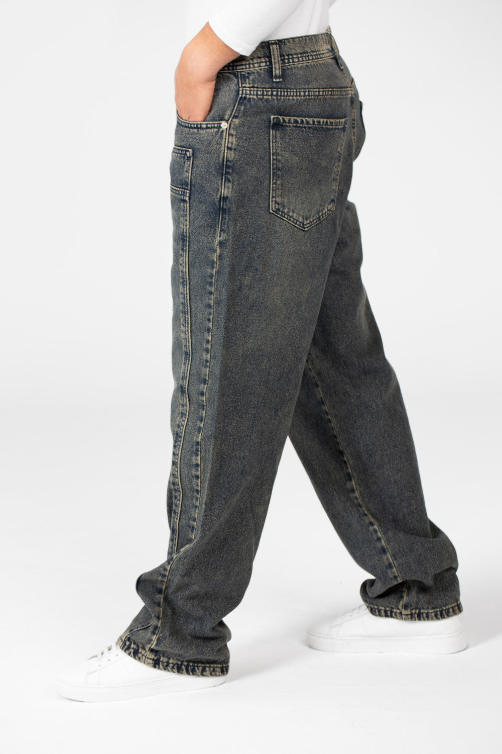 Men's Wide Leg Jeans Pants With Front Button Closure