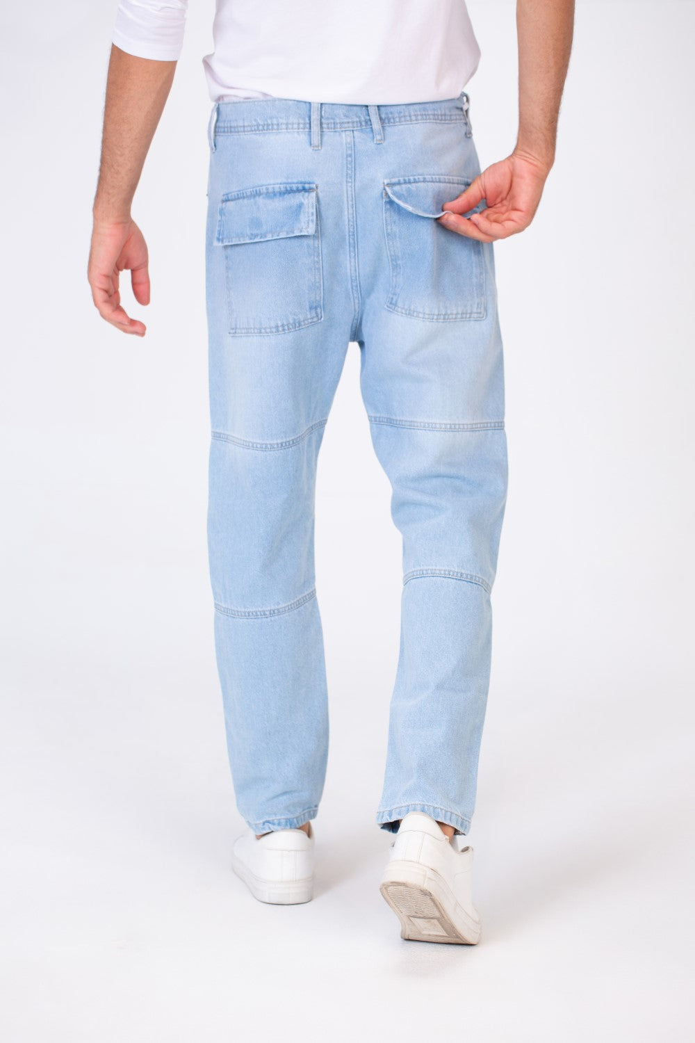 Men's Wide Leg Jeans Pants With Five Pockets And A Button Front Modern Cut